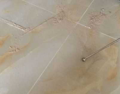来宾瓷砖空鼓维修公司分享粘合剂选择不当在瓷砖铺贴过程中可能导致以下问题